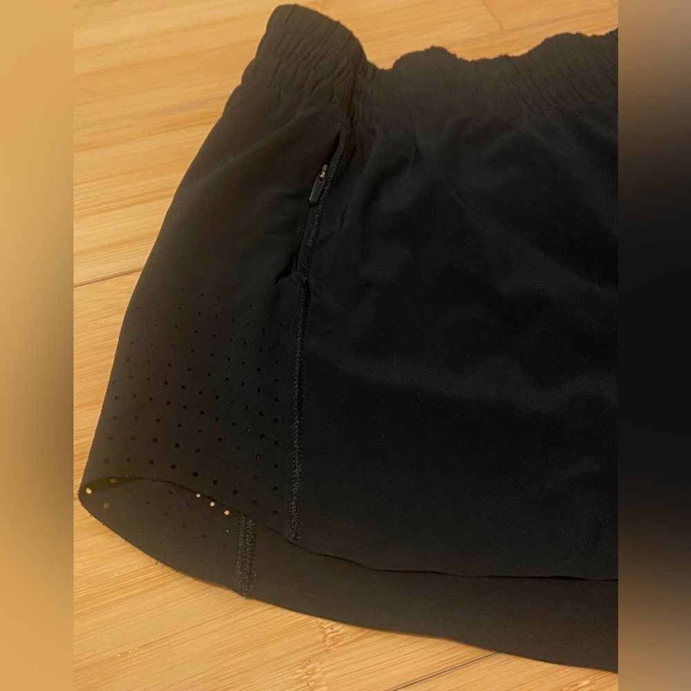 Athleta Hustle 3” Running Shorts Black Size Small Lightweight Zip Pocket - Picture 3 of 8